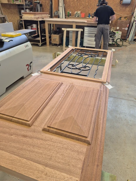 Rénovation d'une porte d'entrée en atelier en vendée