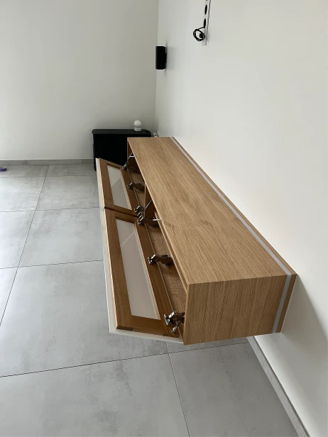 Création d'un meuble tv suspendu avec portes
